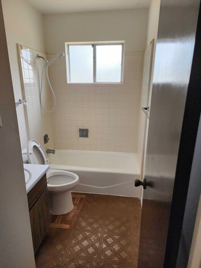 Building Photo - 10075 E Loop 1604 S