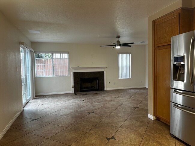 Building Photo - Santa Fe Hills 4 Bedroom Home