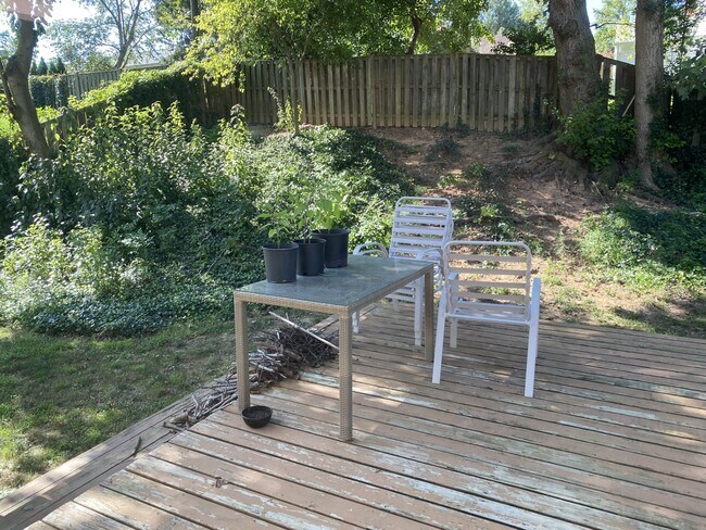 Building Photo - 7907 Laural Valley Way