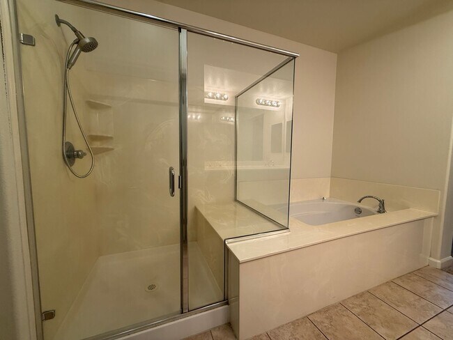 Building Photo - Modern 3 Bedroom 2 Bathroom Condo at the Monte Vista in Downtown San Jose