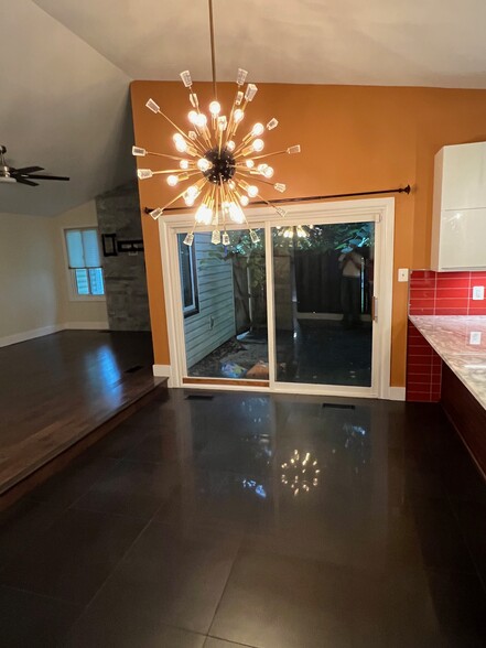 Building Photo - 220 Sugarland Run Dr