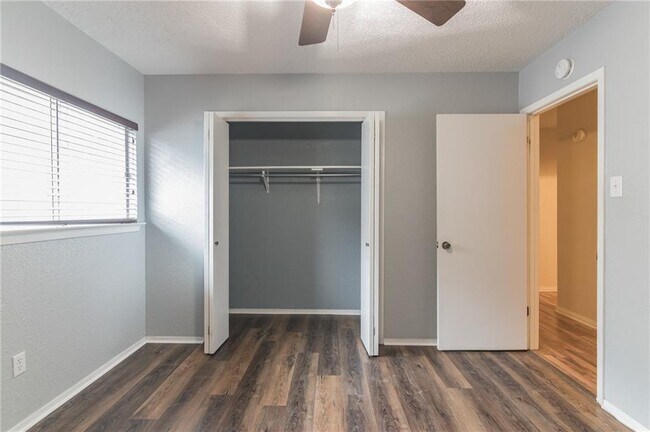 Building Photo - 4908 Hawkhaven Ln