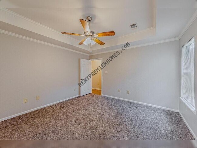 Building Photo - 2910 Falcon Ct