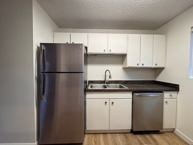 Building Photo - DESIRABLE MILLWOOD NEIGHBORHOOD ON TREE LINED STREET