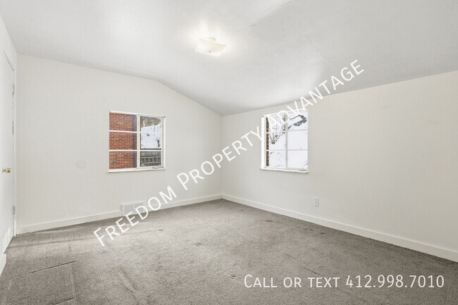 Building Photo - 3396 Columbia Dr