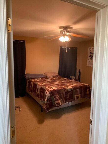 Upstairs Bed - 93 E Saddlebrook Dr