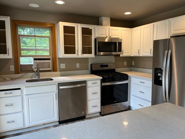 Building Photo - 1807 Larch Way