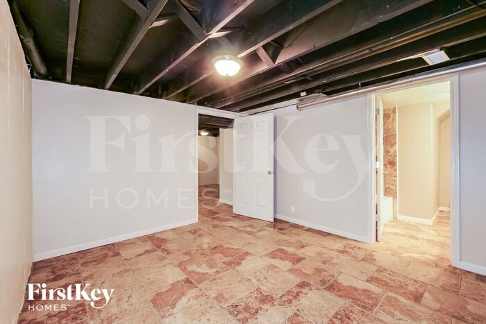 Building Photo - 5613 Manning Ave