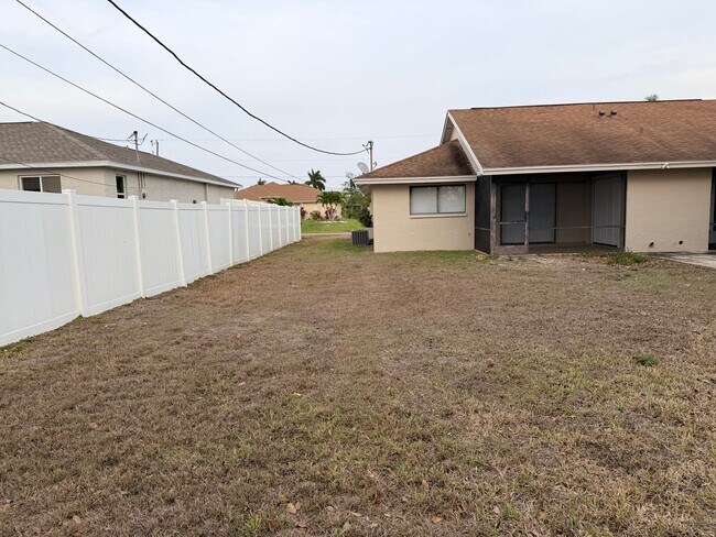 Building Photo - 2 Bed/1 bath Centrally Located~