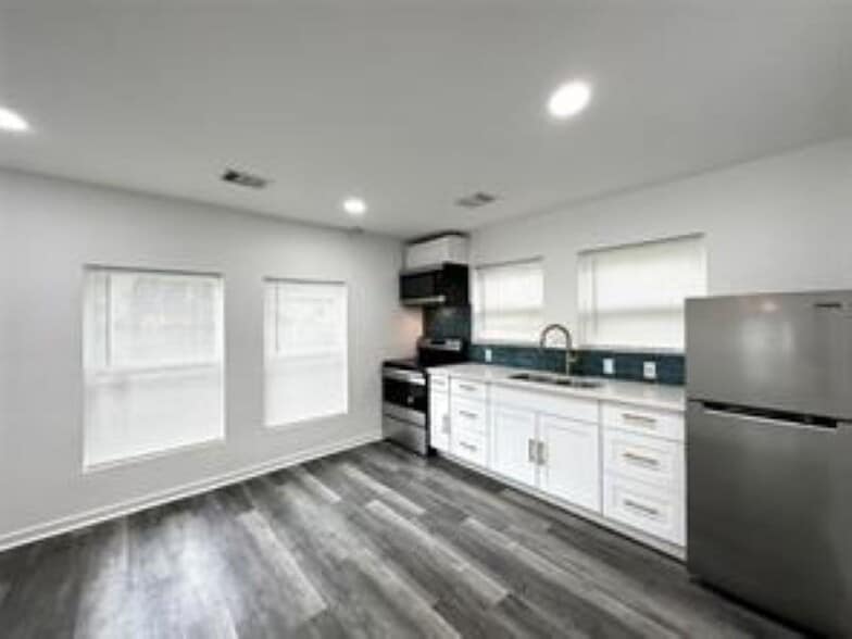 Building Photo - 4318 1st