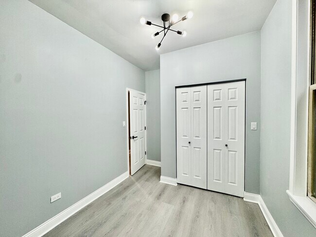 Building Photo - 1317 W 31st St
