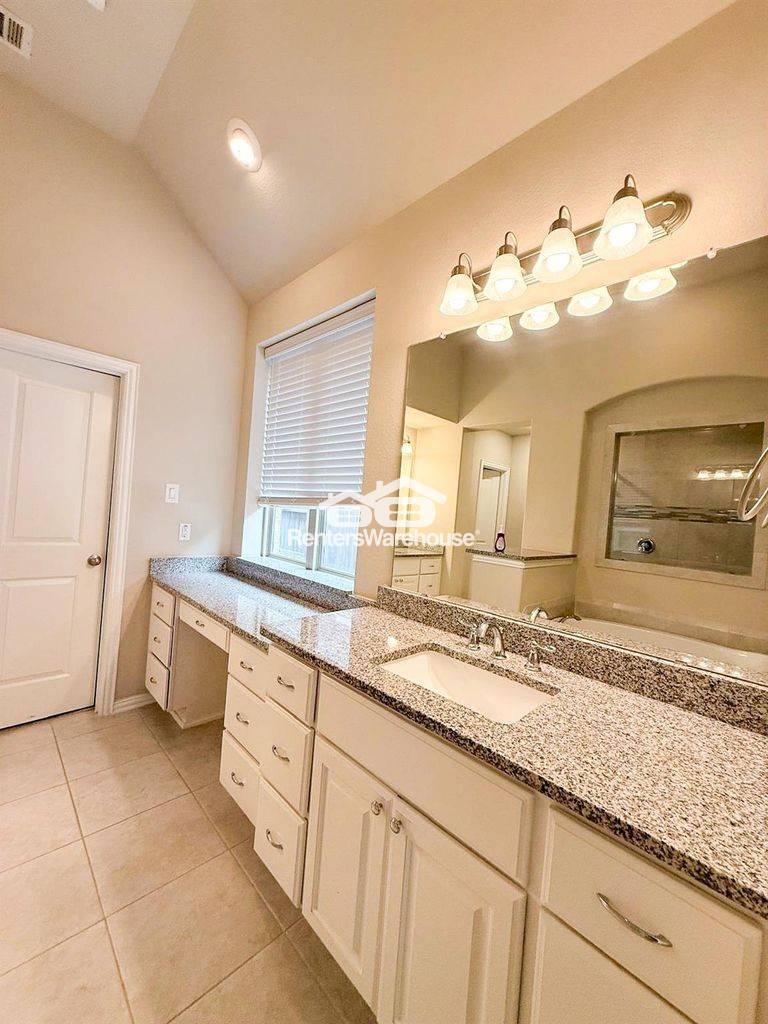 Building Photo - 10810 Kennowy Ct