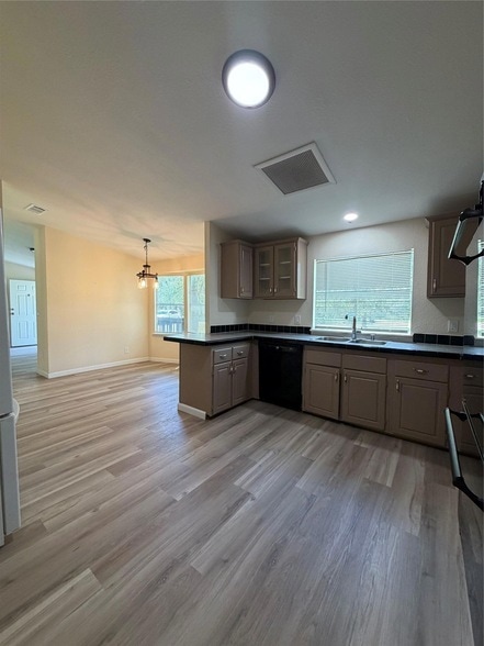 Building Photo - 236 Live Oak Dr