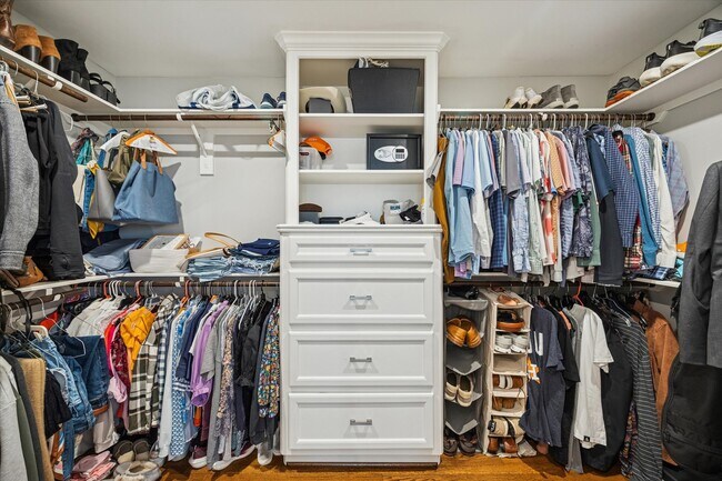 Building Photo - 2420 Nottingham St