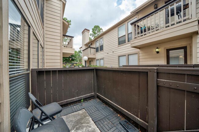 Building Photo - 2277 S Kirkwood Rd