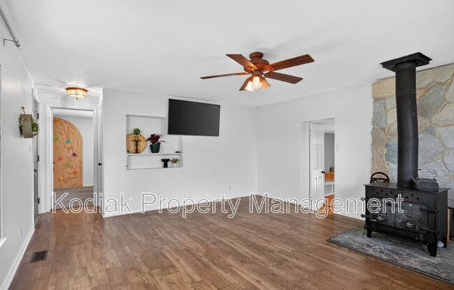 Building Photo - 125 S 200 W
