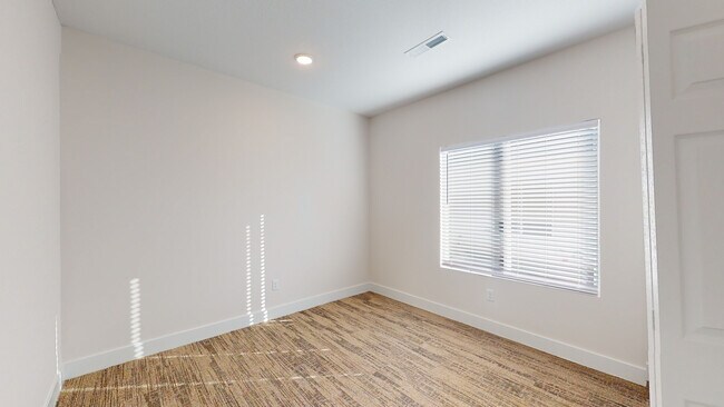 Building Photo - 15606 E 21st Ct N