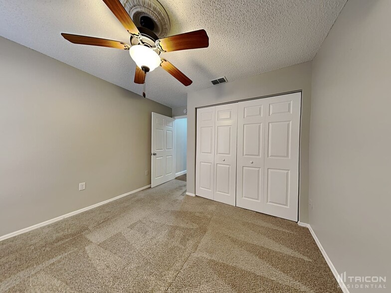 Building Photo - 10919 Livingston Dr