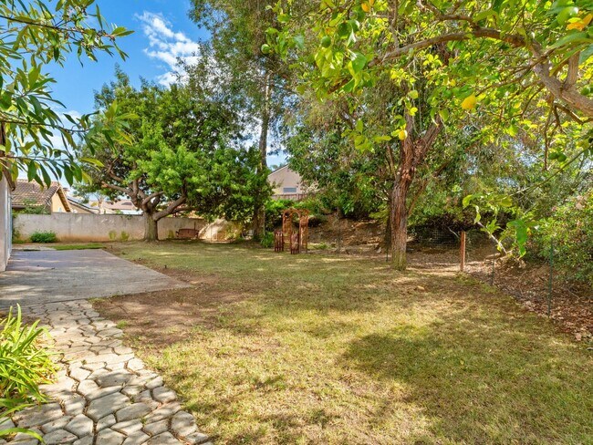 Building Photo - 5911 Rio Valle Dr