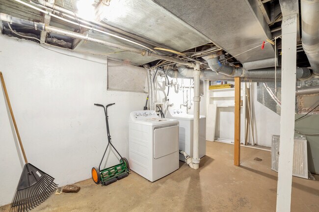 Building Photo - 263 28th St