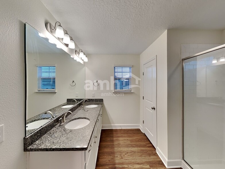 Building Photo - 405 Crestrun Loop