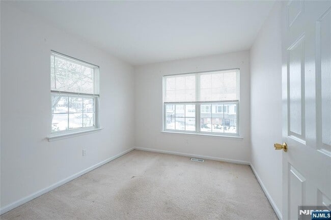 Building Photo - 63 Hickory Way