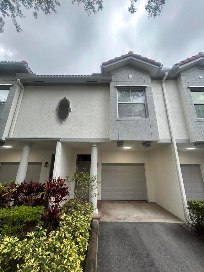 Building Photo - 2032 Alta Meadows Ln