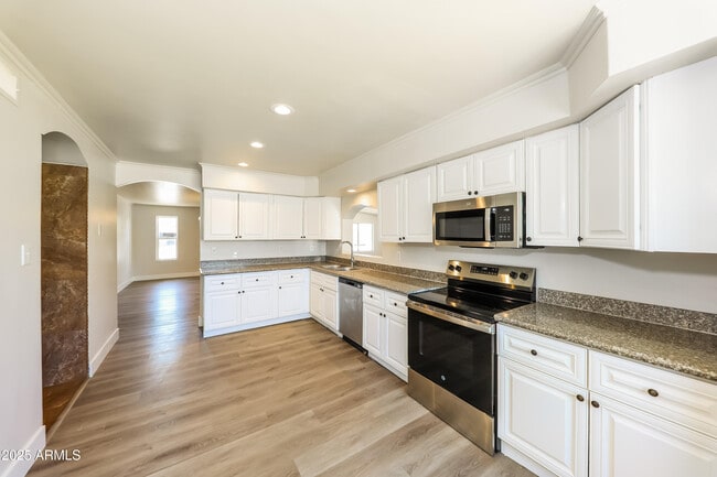 Building Photo - 4031 N 59th Dr