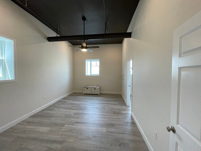 Building Photo - 449 Central St