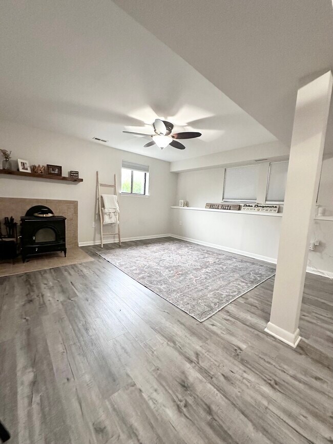 Building Photo - 10394 Meadowhead Cir