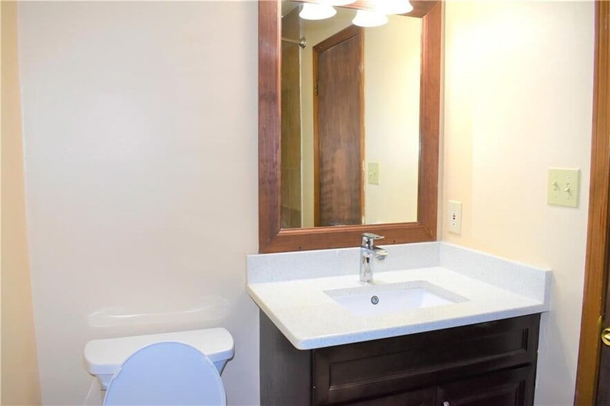 Building Photo - 2264 Post Oak Dr