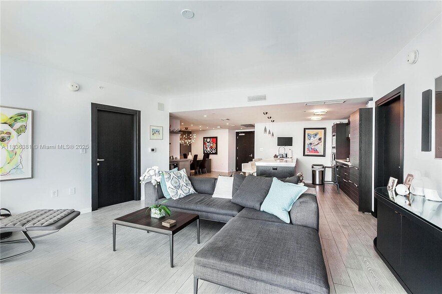 Building Photo - 200 Biscayne Boulevard Way