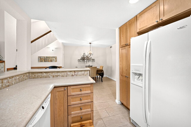Building Photo - 41385 Woodhaven Dr W