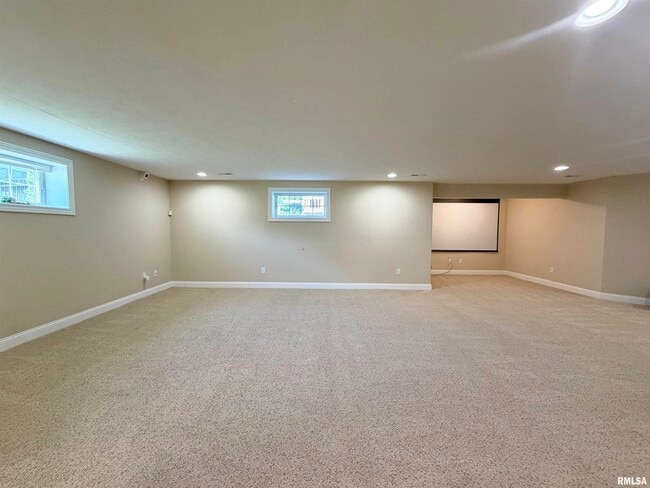 Building Photo - 1805 Blue Stone Dr