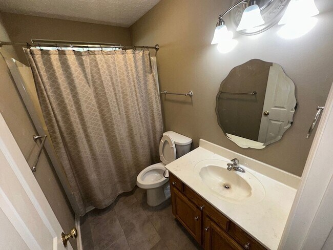 Building Photo - 1409 Aaronwood Dr