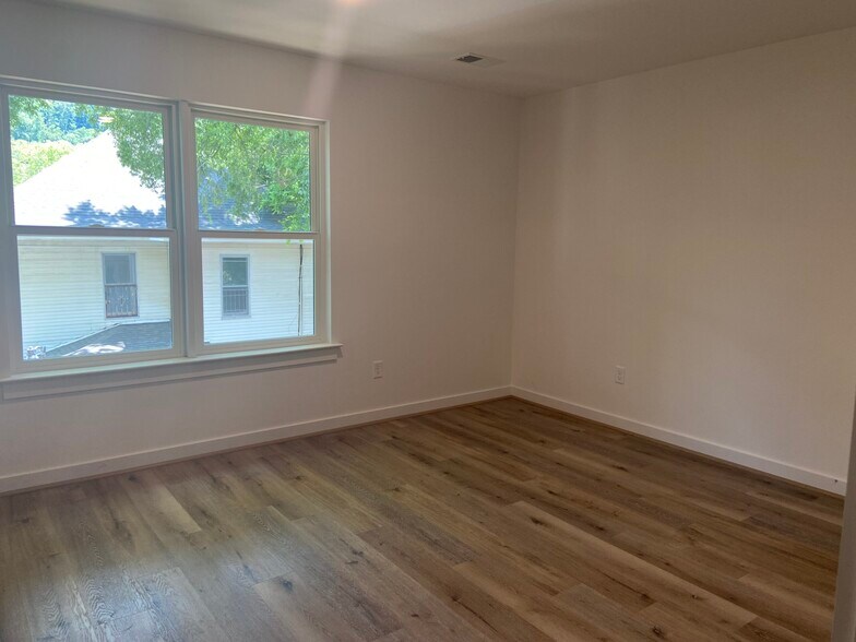 Building Photo - 1719 13th Ct S