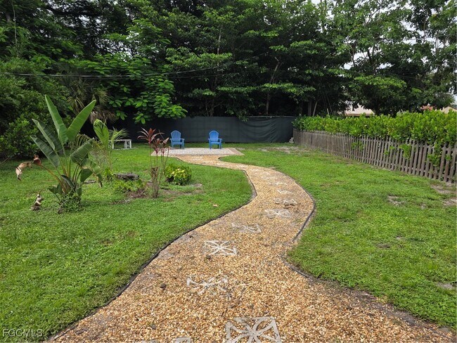 Building Photo - 1915 Llewellyn Dr