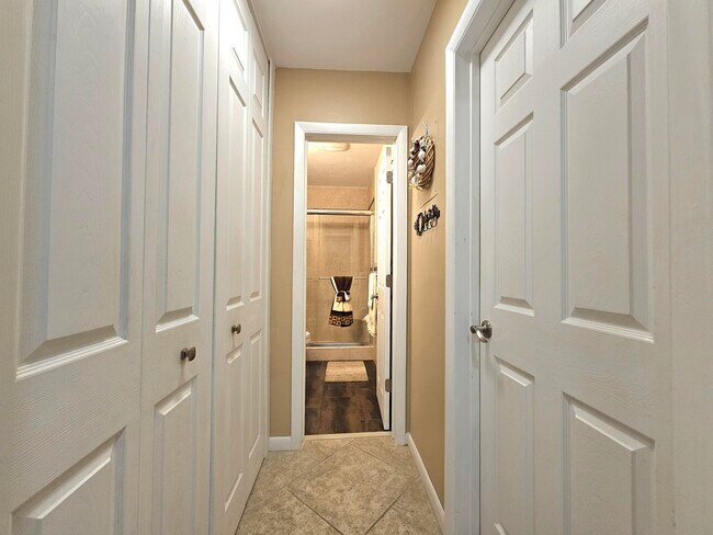 Building Photo - 3208 SE 11th St