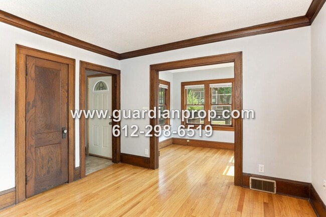 Building Photo - House Available August 1, HW Floors & Buil...