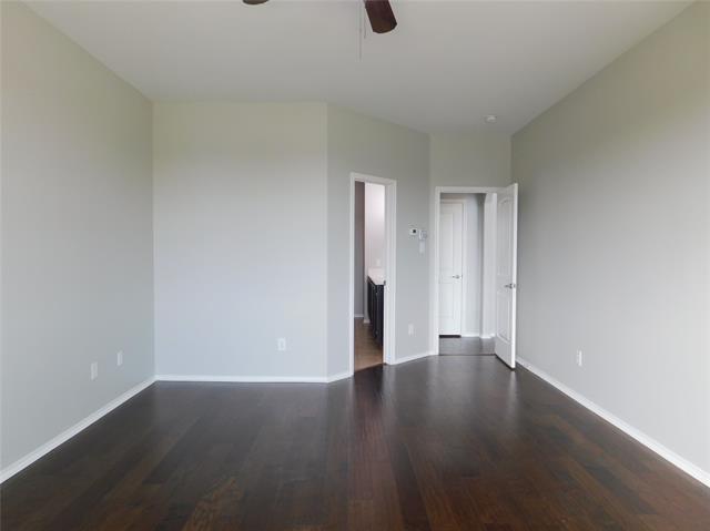 Building Photo - 14904 Riverside Dr