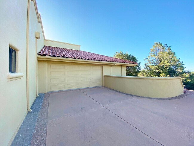 Building Photo - HOUSE - WEST SEDONA - GATED COMMUNITY