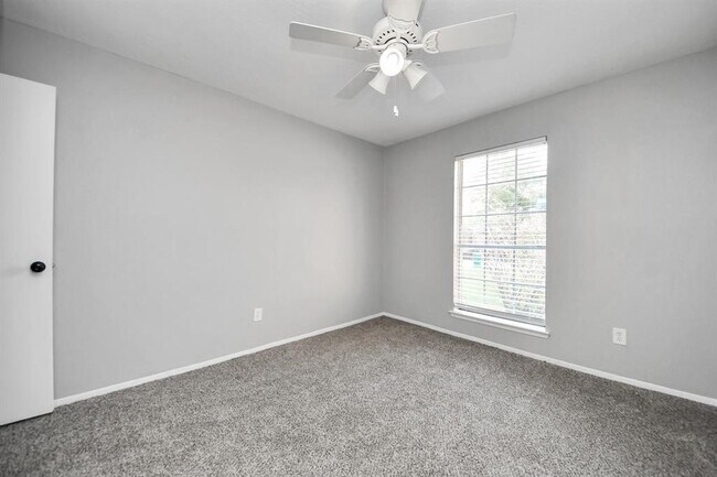 Building Photo - 2318 Hearne Dr