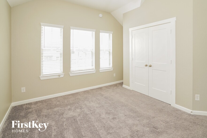 Building Photo - 27005 Sofia Forest Dr