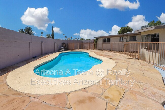 Building Photo - 3221 S Grady Ave