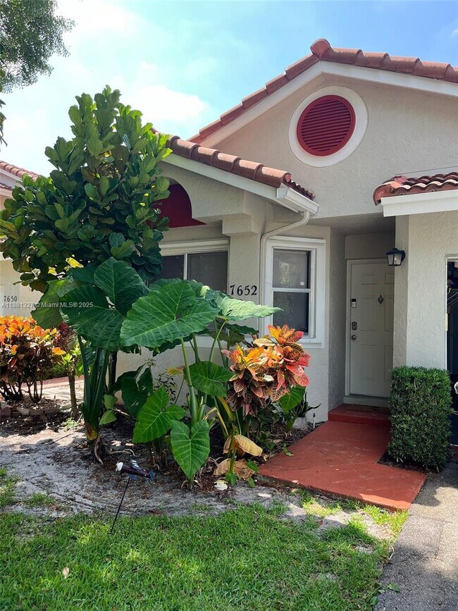 Building Photo - 7652 Pinewalk Dr S