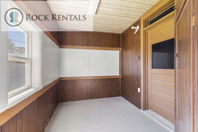 Building Photo - Recently Remodeled 3 Bed 1 Bath House