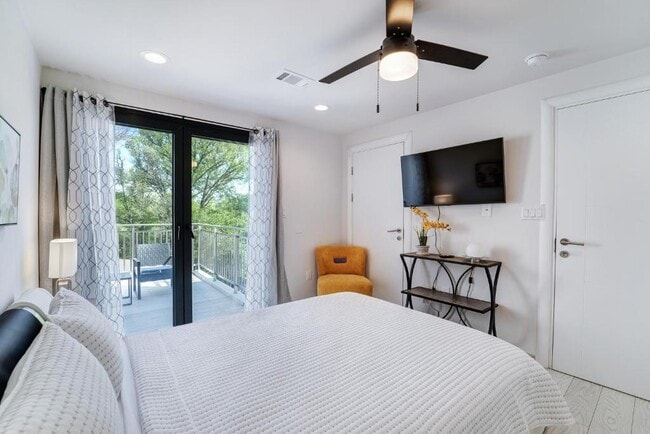 Building Photo - 1409 E M. Franklin Ave