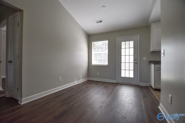 Building Photo - 109 Cove Crest Dr