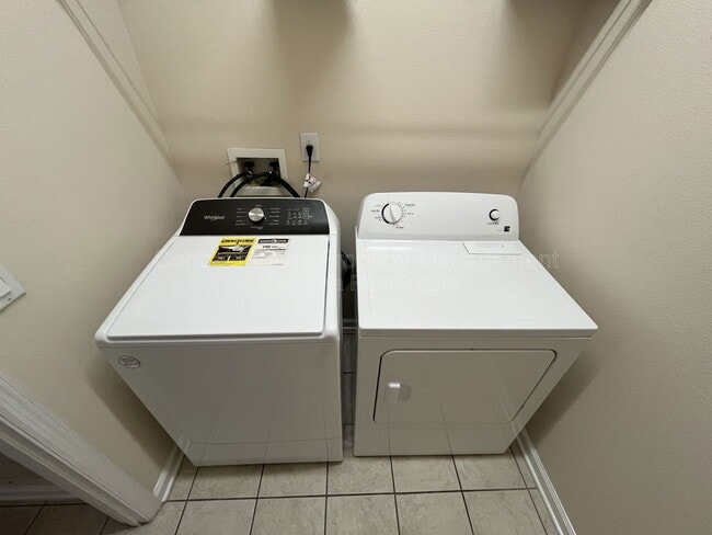 Building Photo - 2923 Sweetspire Cir