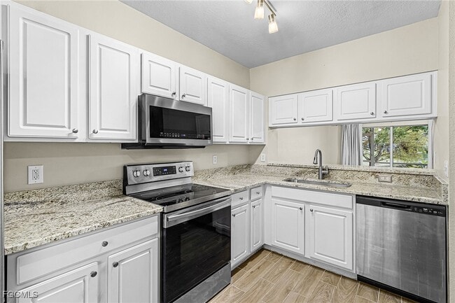 Building Photo - 10094 Poppy Hill Dr